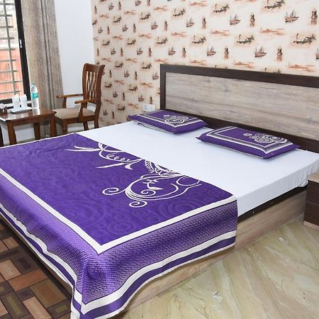 Alakhnanda Guest House Варанаси Екстериор снимка