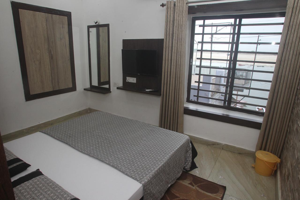 Alakhnanda Guest House Варанаси Екстериор снимка