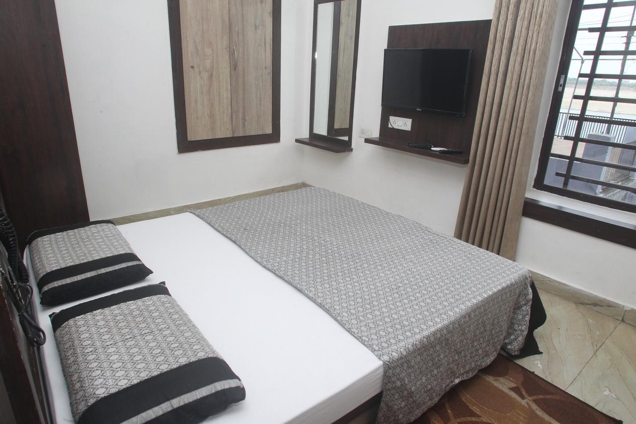 Alakhnanda Guest House Варанаси Екстериор снимка