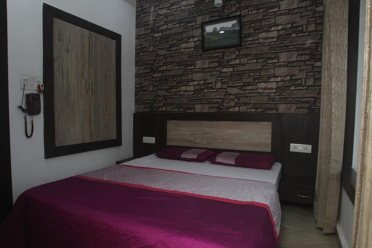 Alakhnanda Guest House Варанаси Екстериор снимка