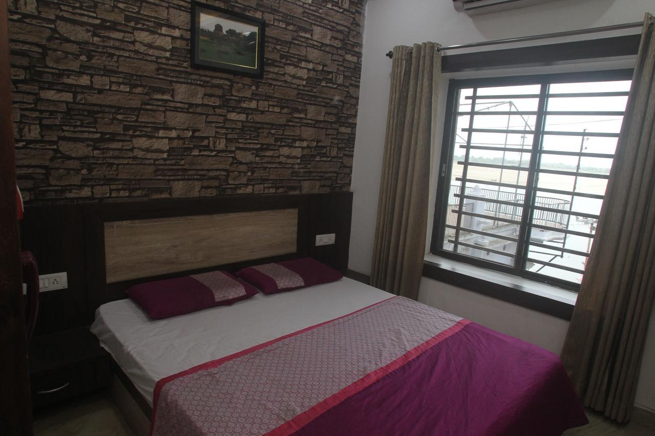 Alakhnanda Guest House Варанаси Екстериор снимка