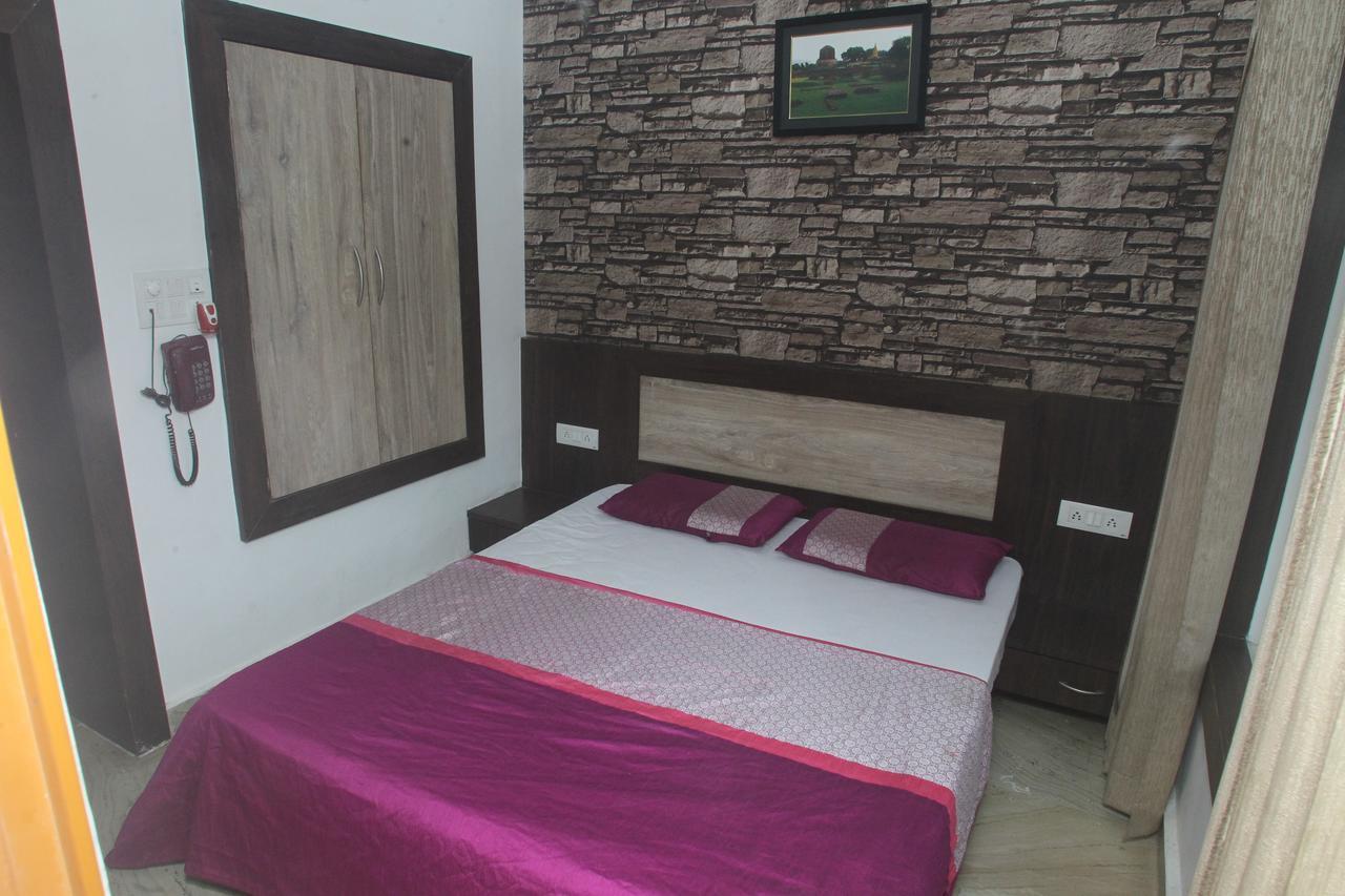 Alakhnanda Guest House Варанаси Екстериор снимка