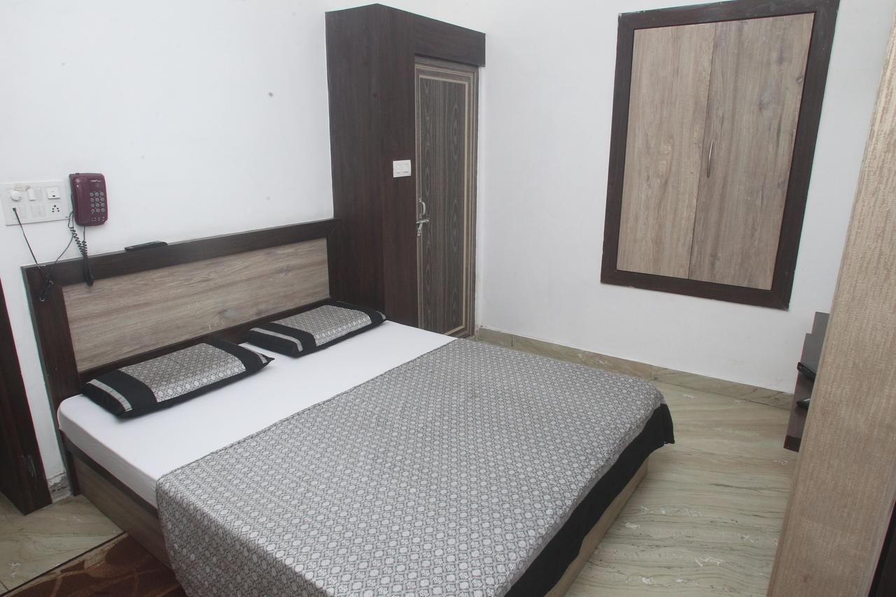 Alakhnanda Guest House Варанаси Екстериор снимка