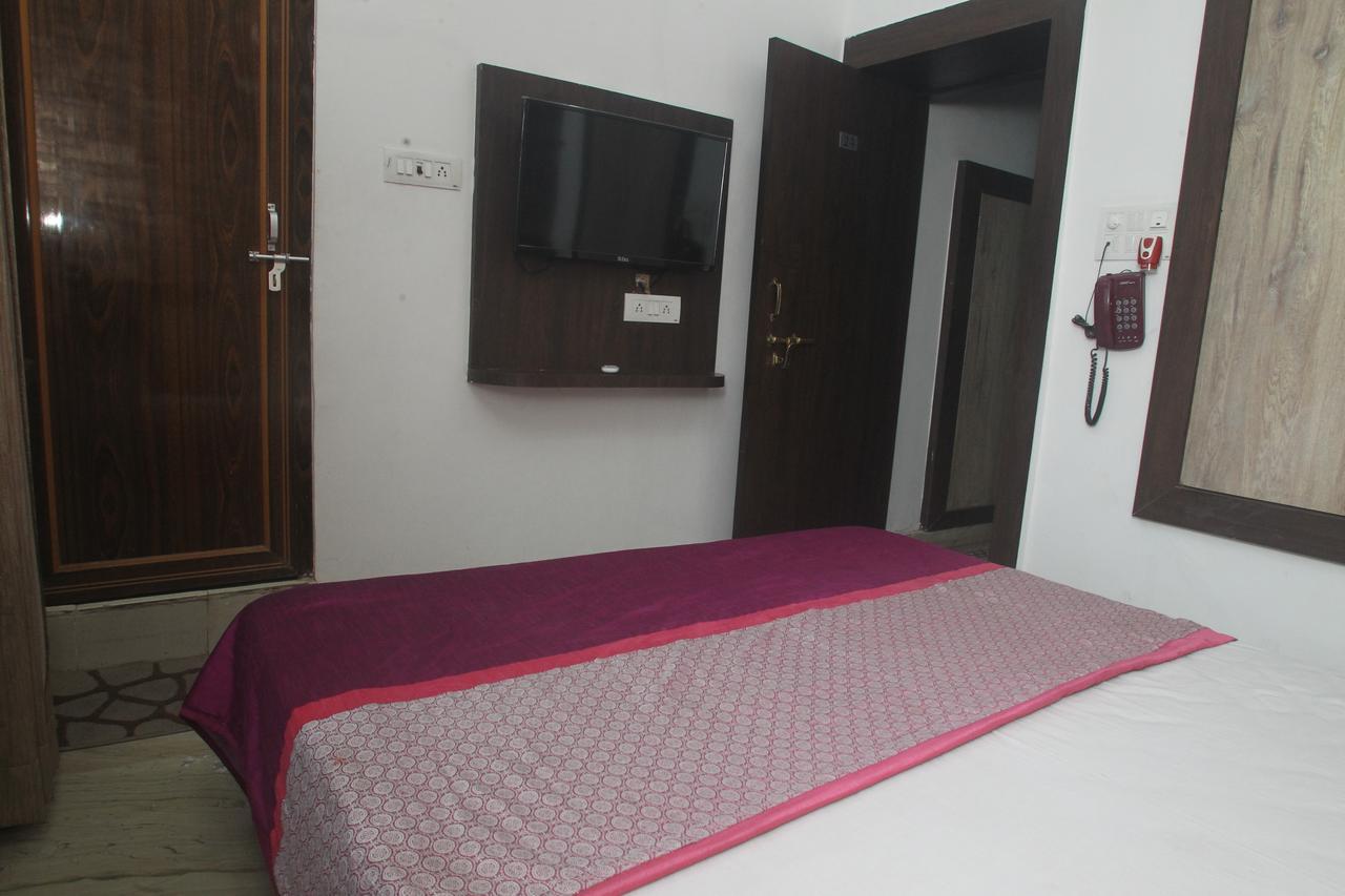 Alakhnanda Guest House Варанаси Екстериор снимка