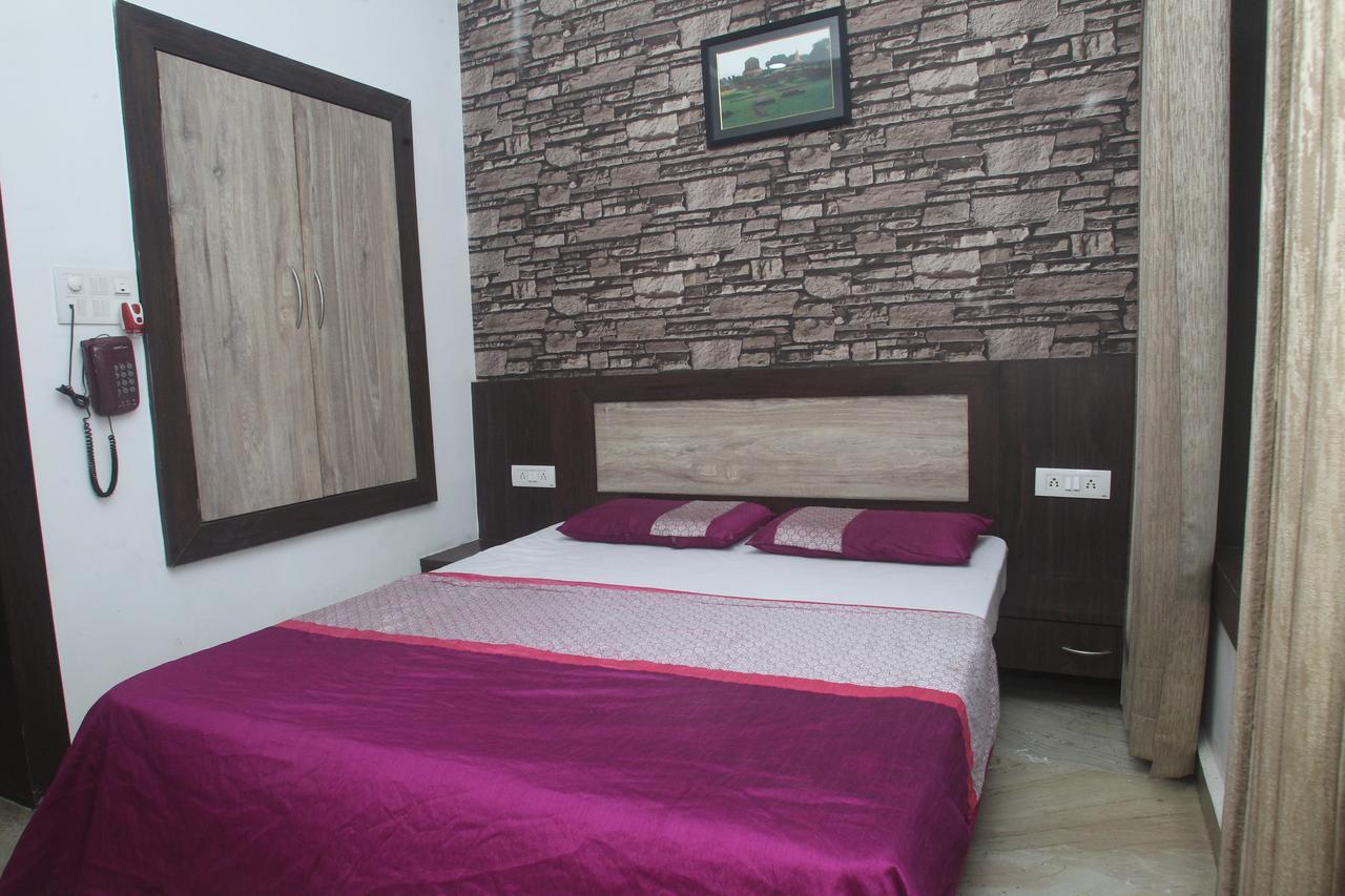 Alakhnanda Guest House Варанаси Екстериор снимка