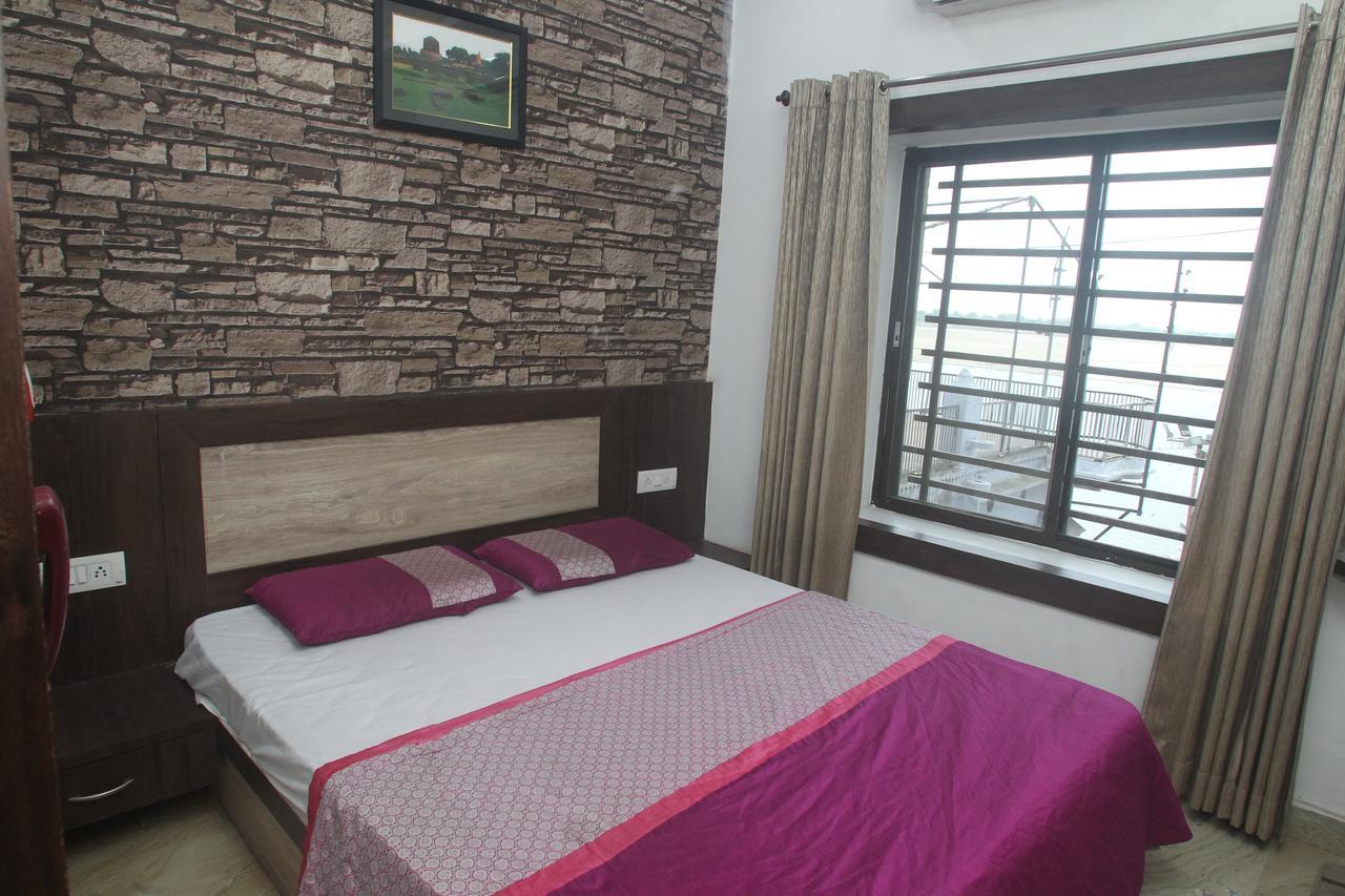 Alakhnanda Guest House Варанаси Екстериор снимка