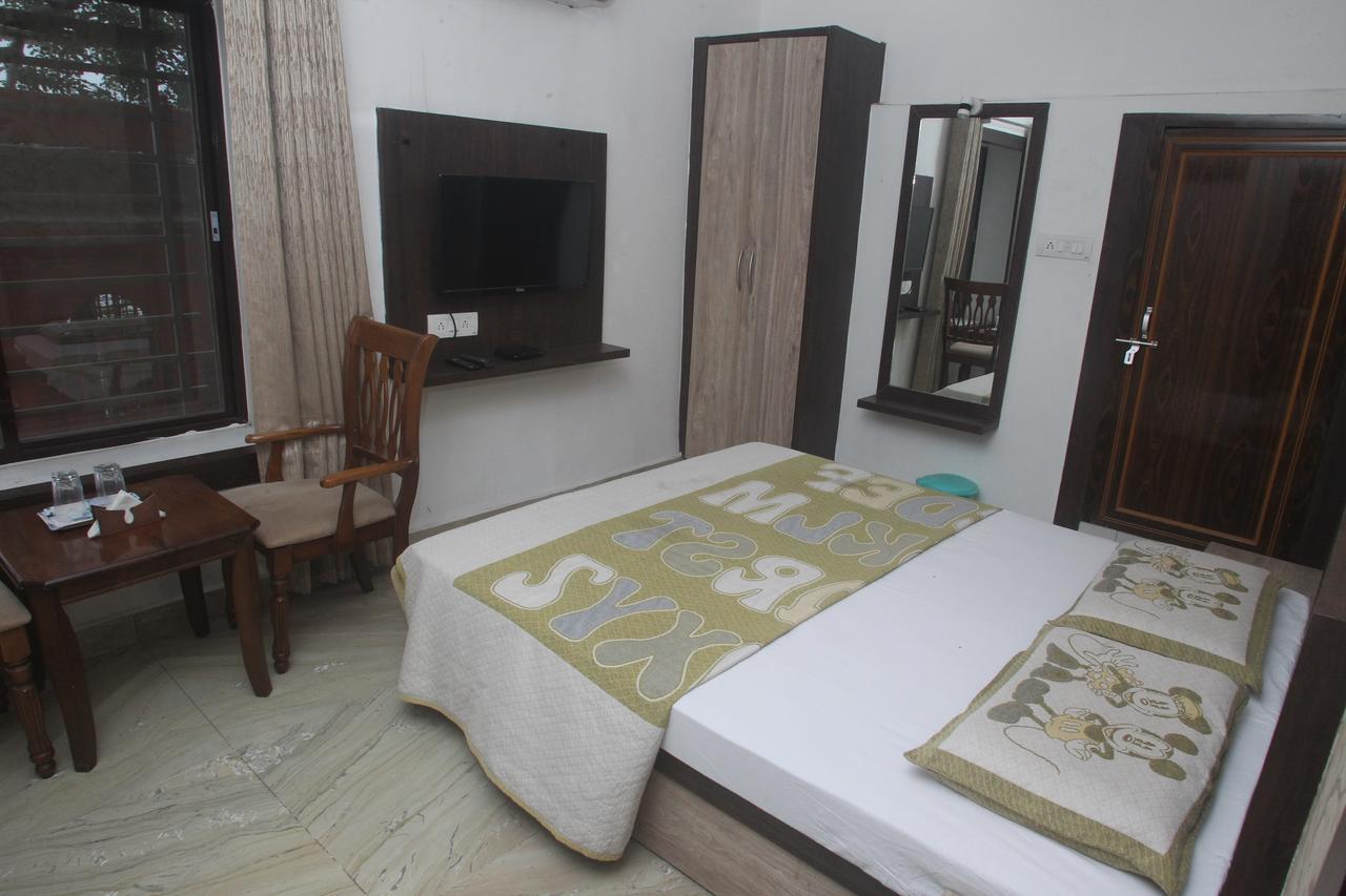 Alakhnanda Guest House Варанаси Екстериор снимка