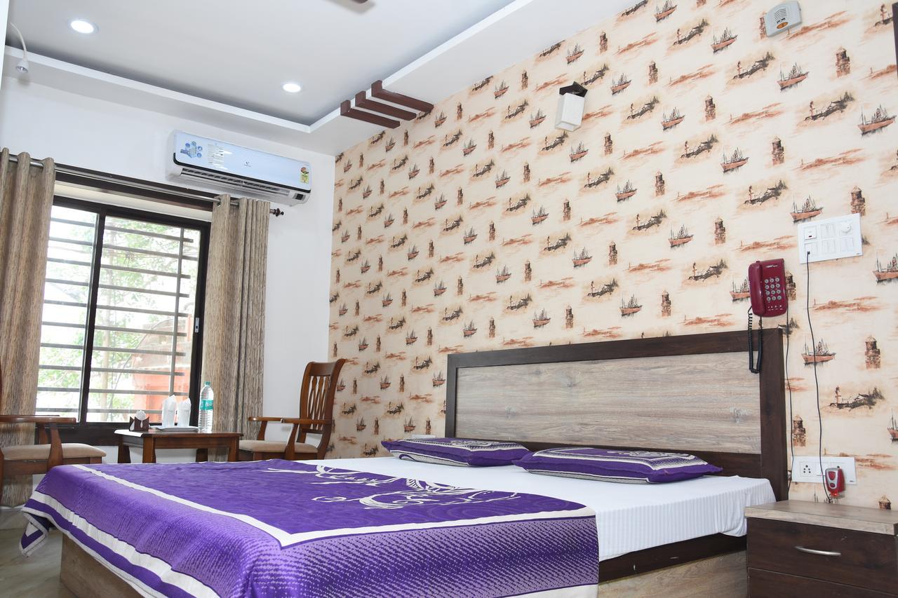 Alakhnanda Guest House Варанаси Екстериор снимка