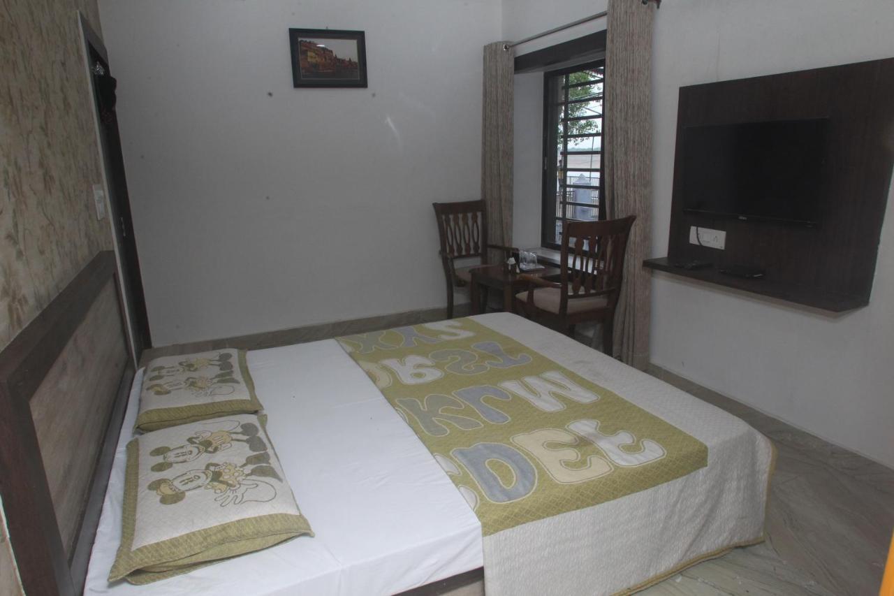 Alakhnanda Guest House Варанаси Екстериор снимка