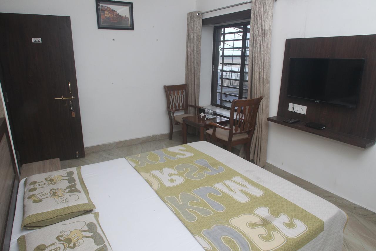 Alakhnanda Guest House Варанаси Екстериор снимка